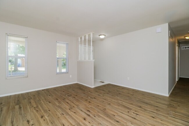 Foto del edificio - 12041 Rosevalley Ln