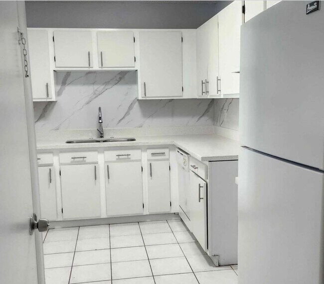 Building Photo - 14840 Naranja Lakes Blvd