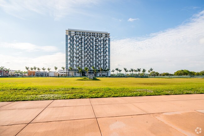 Foto del edificio - 5300 Paseo