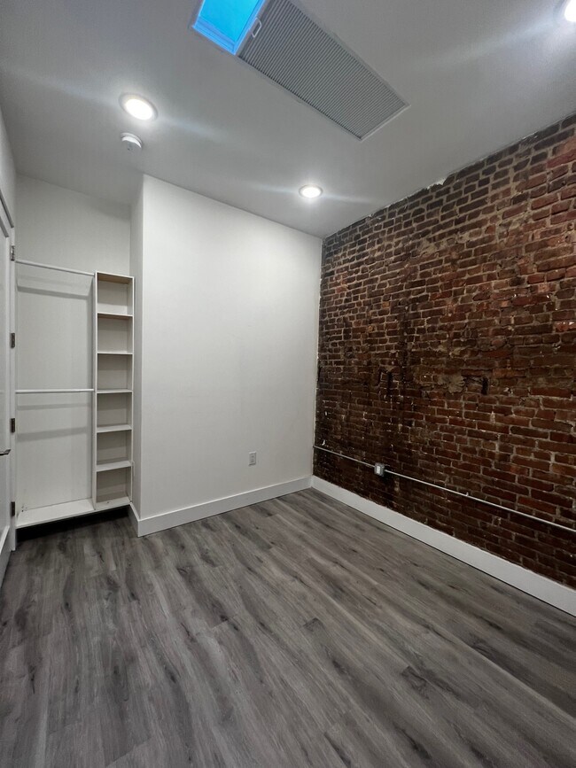 Building Photo - 1111 Washington St