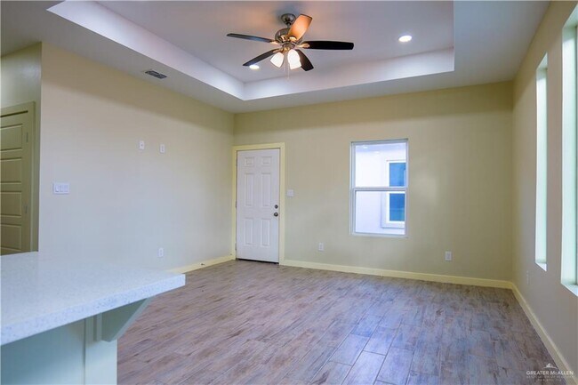 Building Photo - 10 Briggs Rd