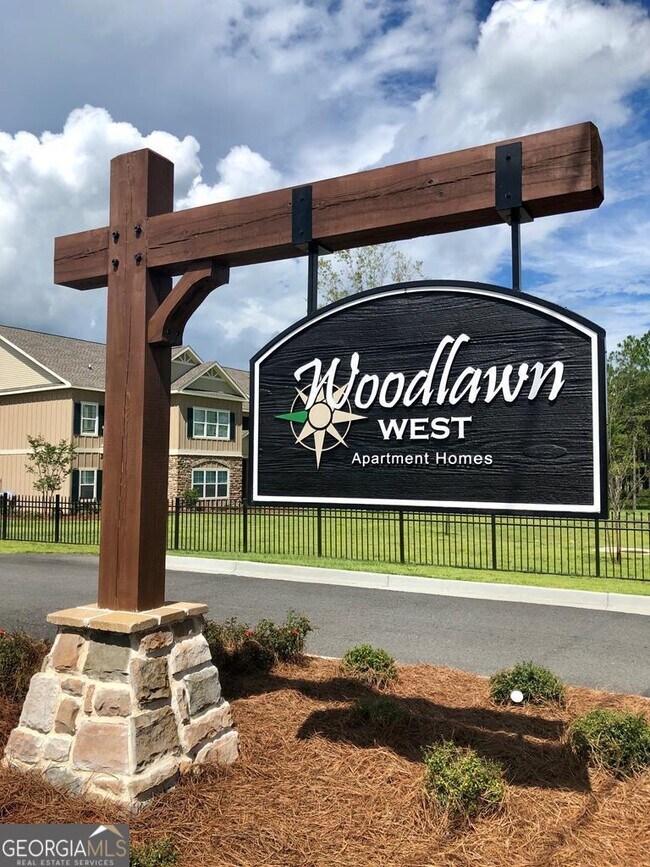 Building Photo - 75 Woodlawn Dr