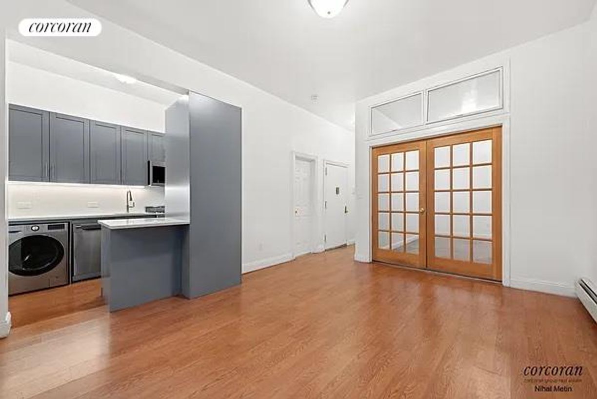 Primary Photo - 951 2nd Ave