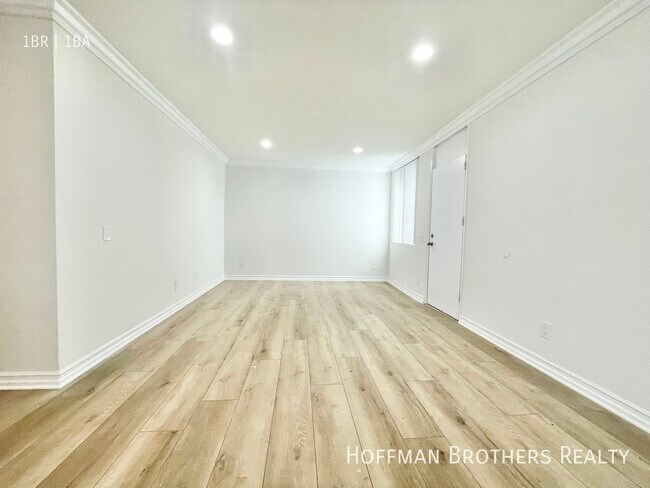 Building Photo - 6060 Fulton Ave