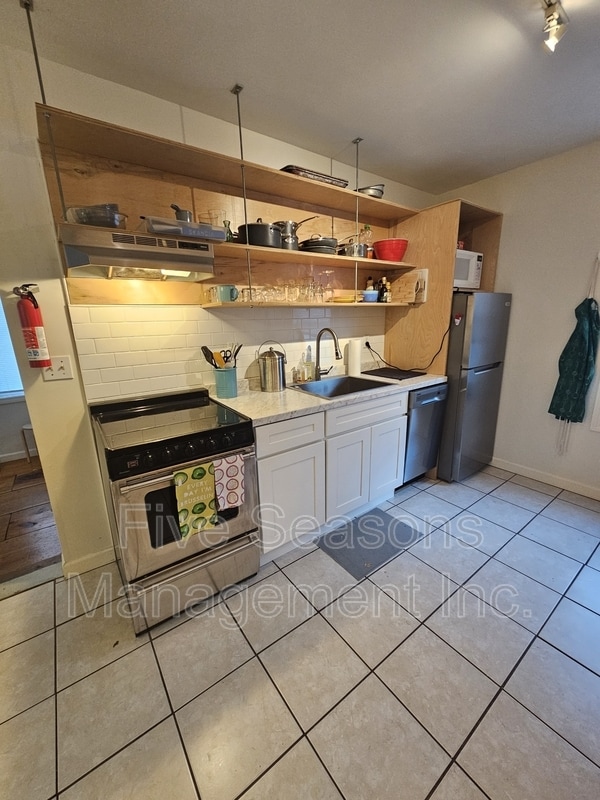 Foto del edificio - 22-24-24 Hayward St