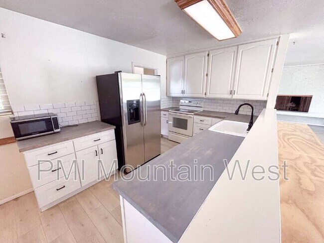 Foto del edificio - 720 N 1200 E St