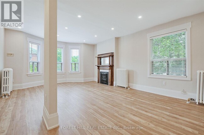Building Photo - 333-333 Harbord St