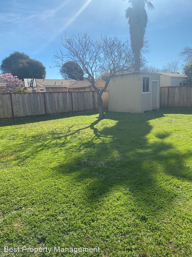 Building Photo - 2 br, 1 bath House - 1070 Via Honda