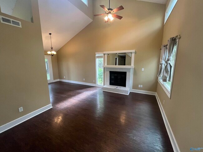 Building Photo - 14909 Clovercrest Dr SE