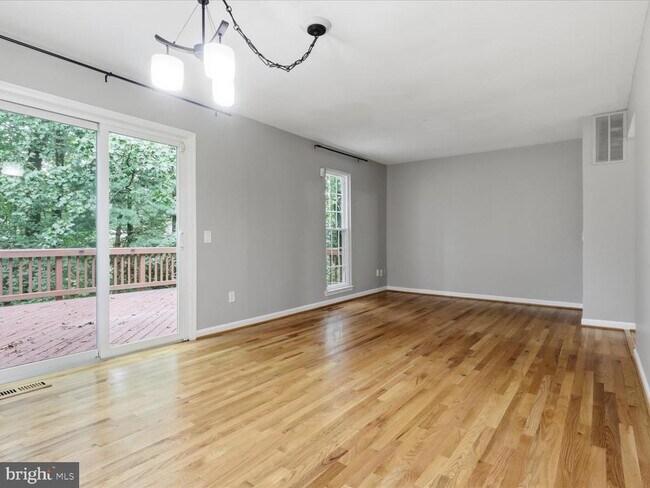 Building Photo - 6055 Meyers Landing Ct