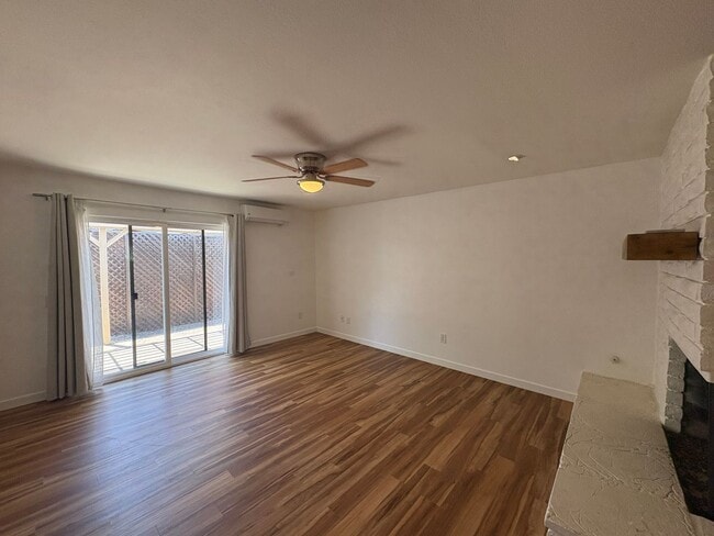 Building Photo - Beautifully Maintained 2B/2BA in Central E...