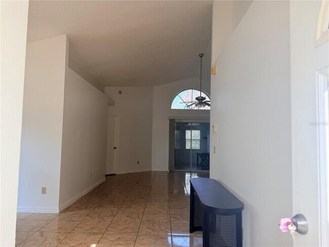 Foto del edificio - 1025 Brynlor Ln