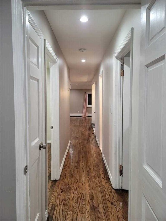 Foto principal - 236-12 Bentley Rd
