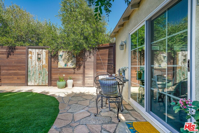 Building Photo - 777 El Medio Ave