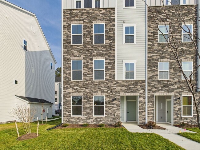 Foto del edificio - 8029 Lake Laurel Ln