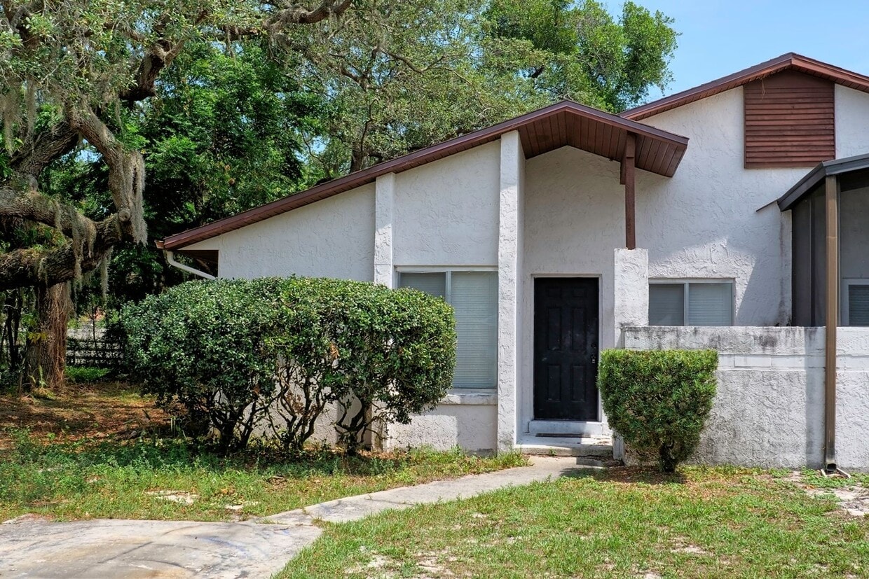 Primary Photo - Spacious 2 Bedroom 1 Bath home for rent