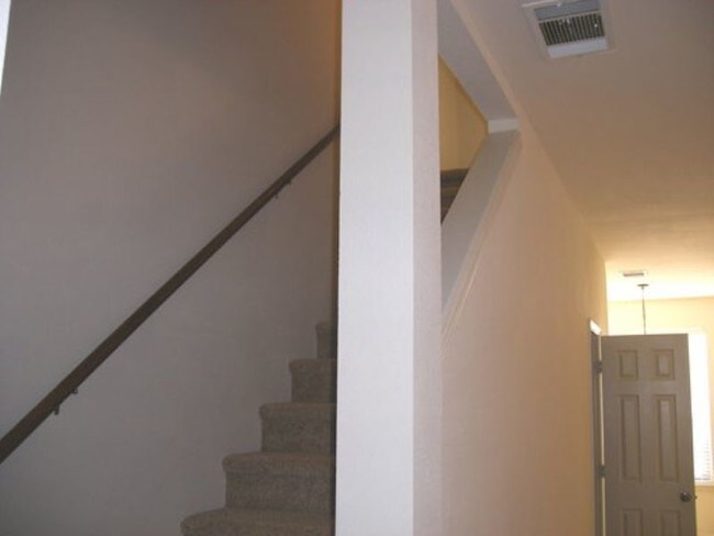 Building Photo - 10640 Traymore Dr