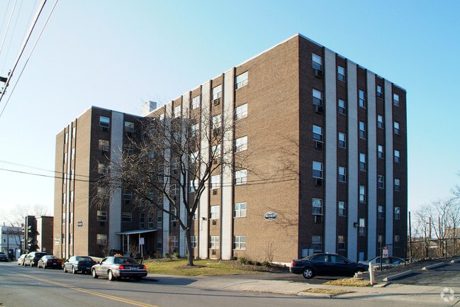 Building Photo - 310 Oak