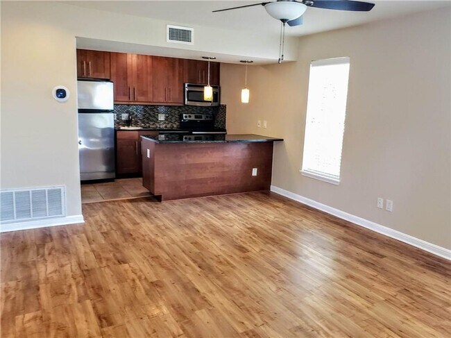 Foto del edificio - 7685 Northcross Dr