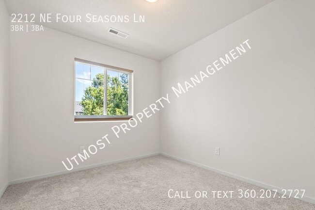 Building Photo - 2212 NE 4 Seasons Ln