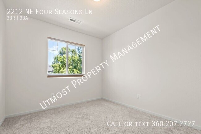 Foto del edificio - 2212 NE 4 Seasons Ln