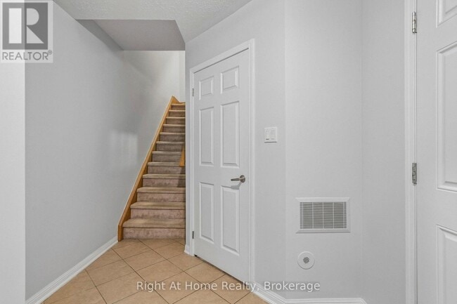 Building Photo - 650 Frank Pl