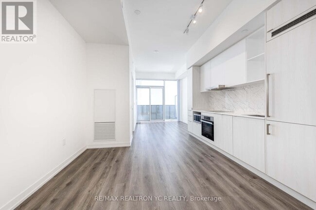 Building Photo - 138-6138 Downes St