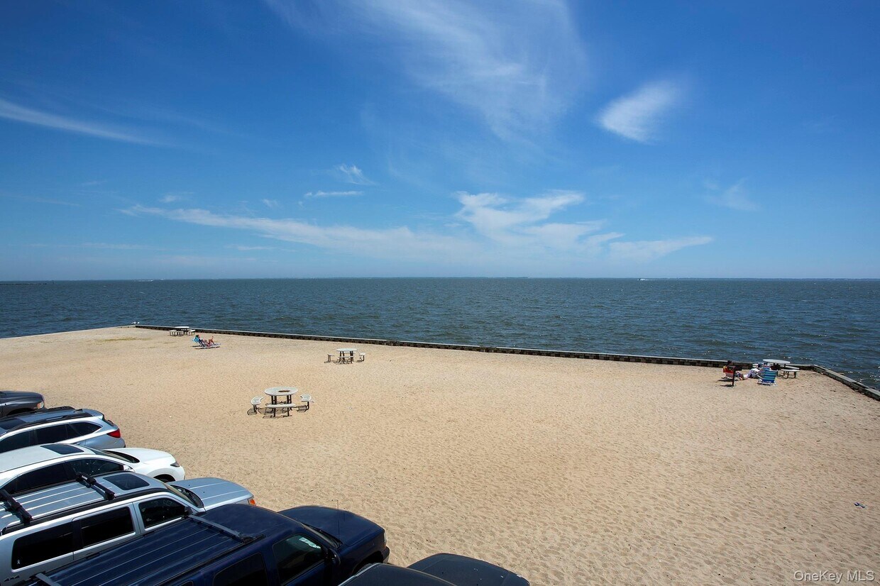 Foto del edificio - 333 Candee Ave