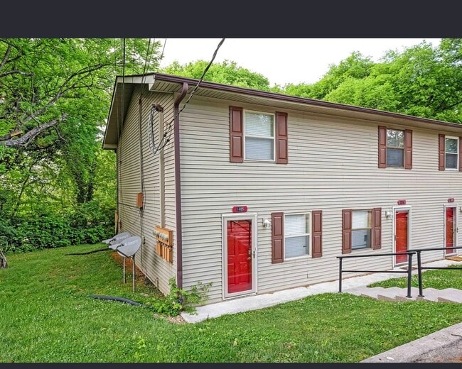 Building Photo - 1405 Forest Ave