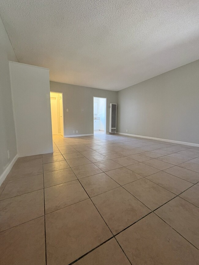 Foto del edificio - 4055 W 129th St