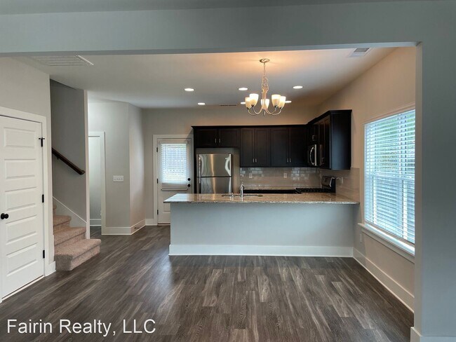 Building Photo - 3 br, 2.5 bath House - 4010 Valley Manor