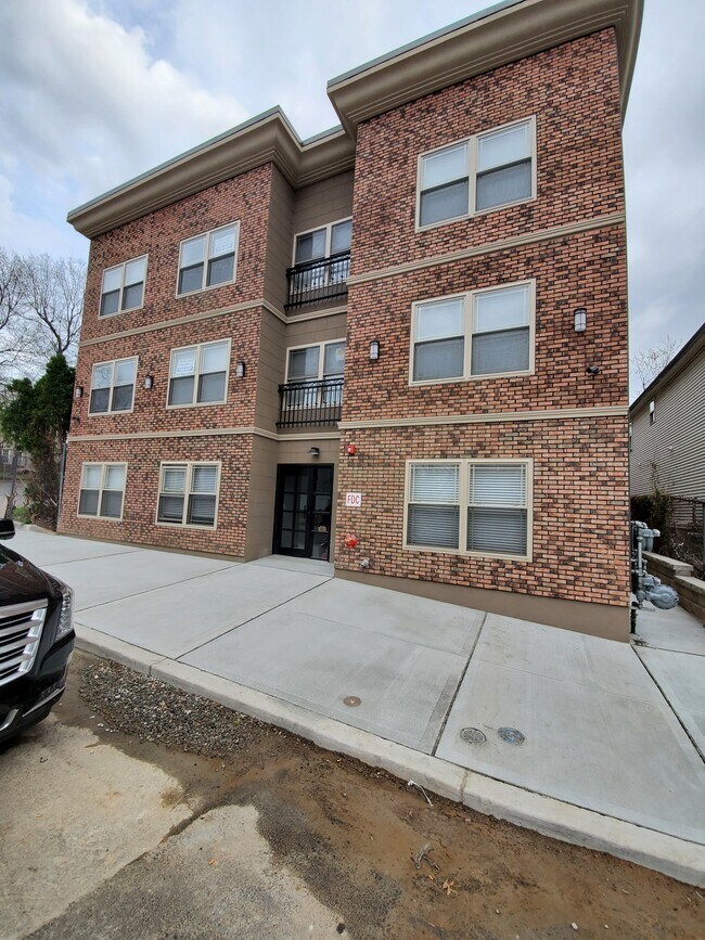 Very Safe an Comfortable Living Spaces - 156 Fair St