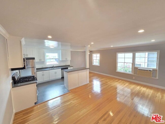 Foto del edificio - 5329 Vantage Ave