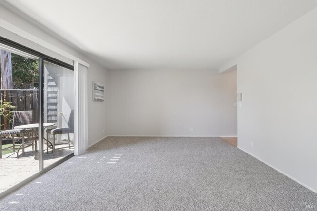 Building Photo - 900 Cambridge Dr