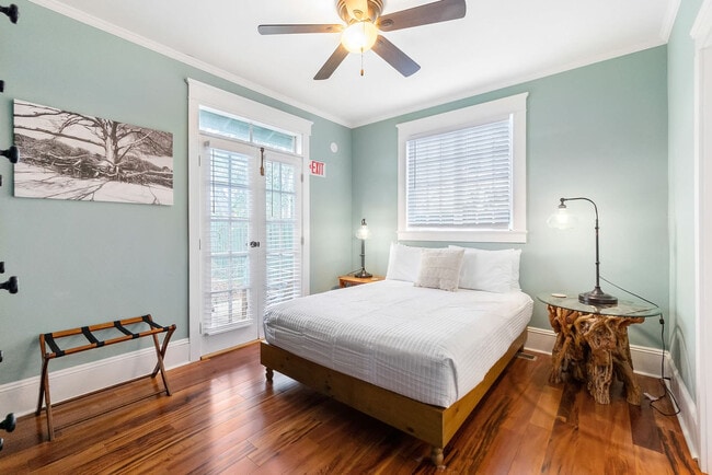 Building Photo - 8 Park Ave