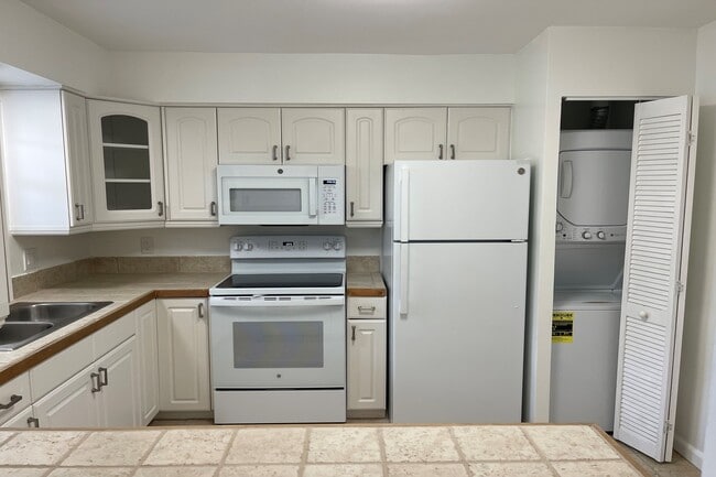 Building Photo - 234 Oleander Ave