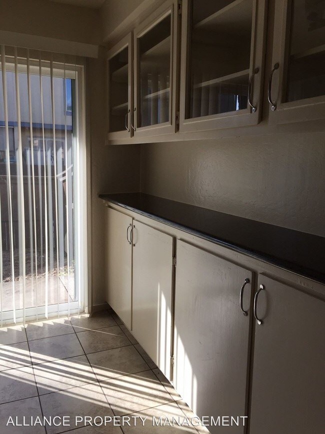 Foto del edificio - 3 br, 1.5 bath House - 794 Simpson Place