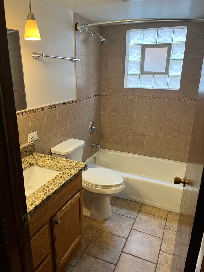 Building Photo - 332 Luella Ave