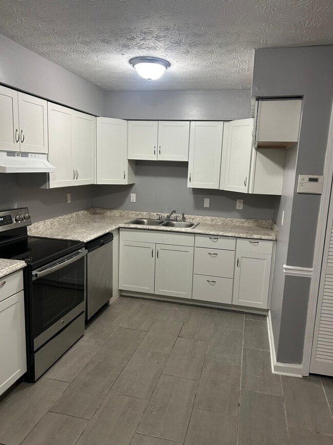 Building Photo - 2713 Evans Mill Dr