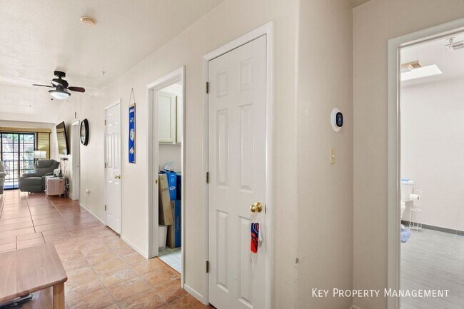 Foto del edificio - 2851 S Valley View Blvd