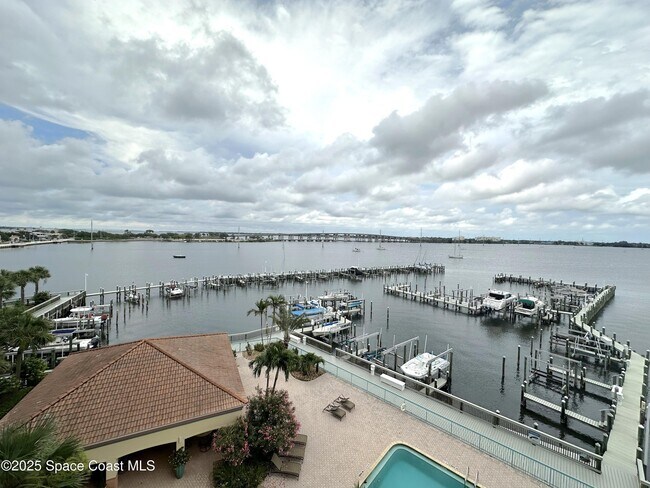 Foto del edificio - 102 Riverside Dr