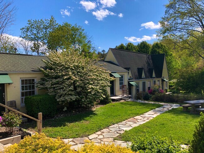 Foto del edificio - 375 Weaverville Rd