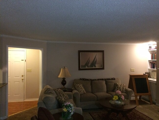 Building Photo - For Rent