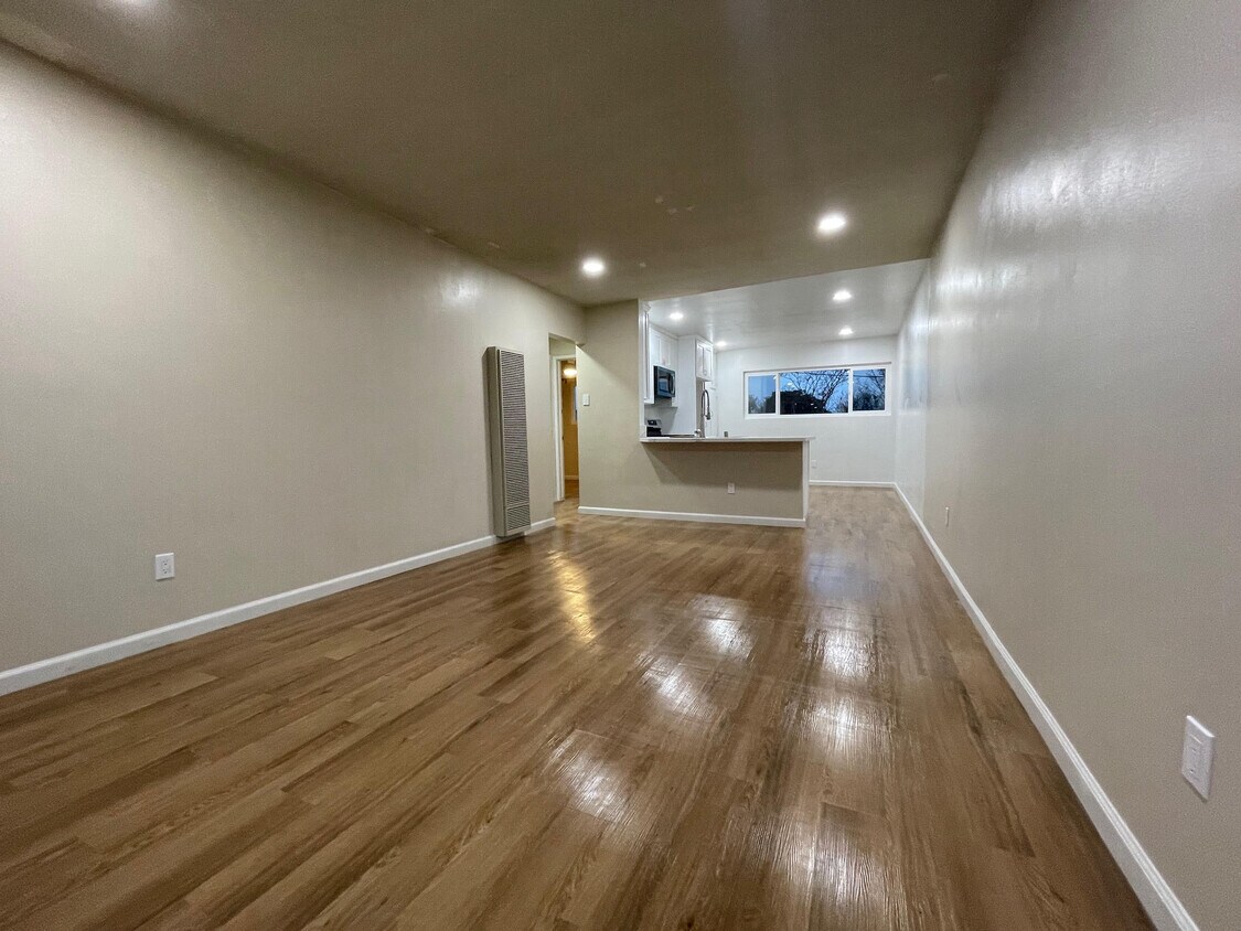 Foto principal - 2939 S Bronson Ave