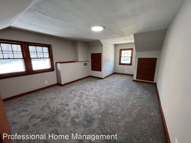 Building Photo - 3 br, 2 bath House - 824 W Southerland Dr