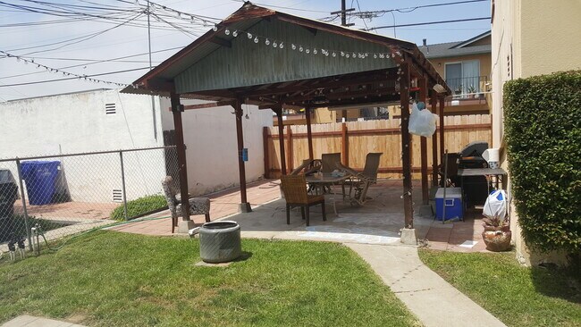 community area - 4078 43rd St