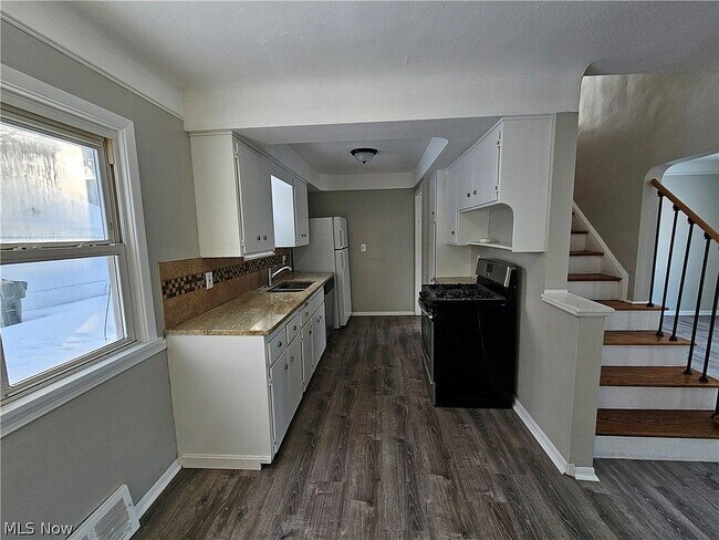 Foto del edificio - 9516 Alexander Rd