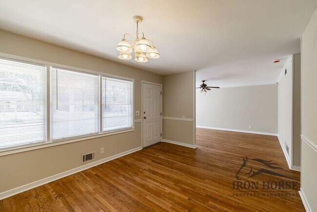 Foto del edificio - 1176 Cardinal Rd NE