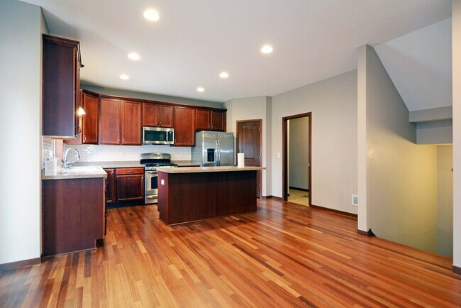 Foto del edificio - Spacious 4-Bed 4-Bath Home in Shakopee - Available Now!