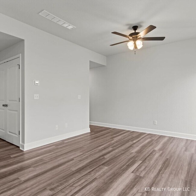 Building Photo - Brand New 3 Bed 2 Car Middle Unit Townhome...